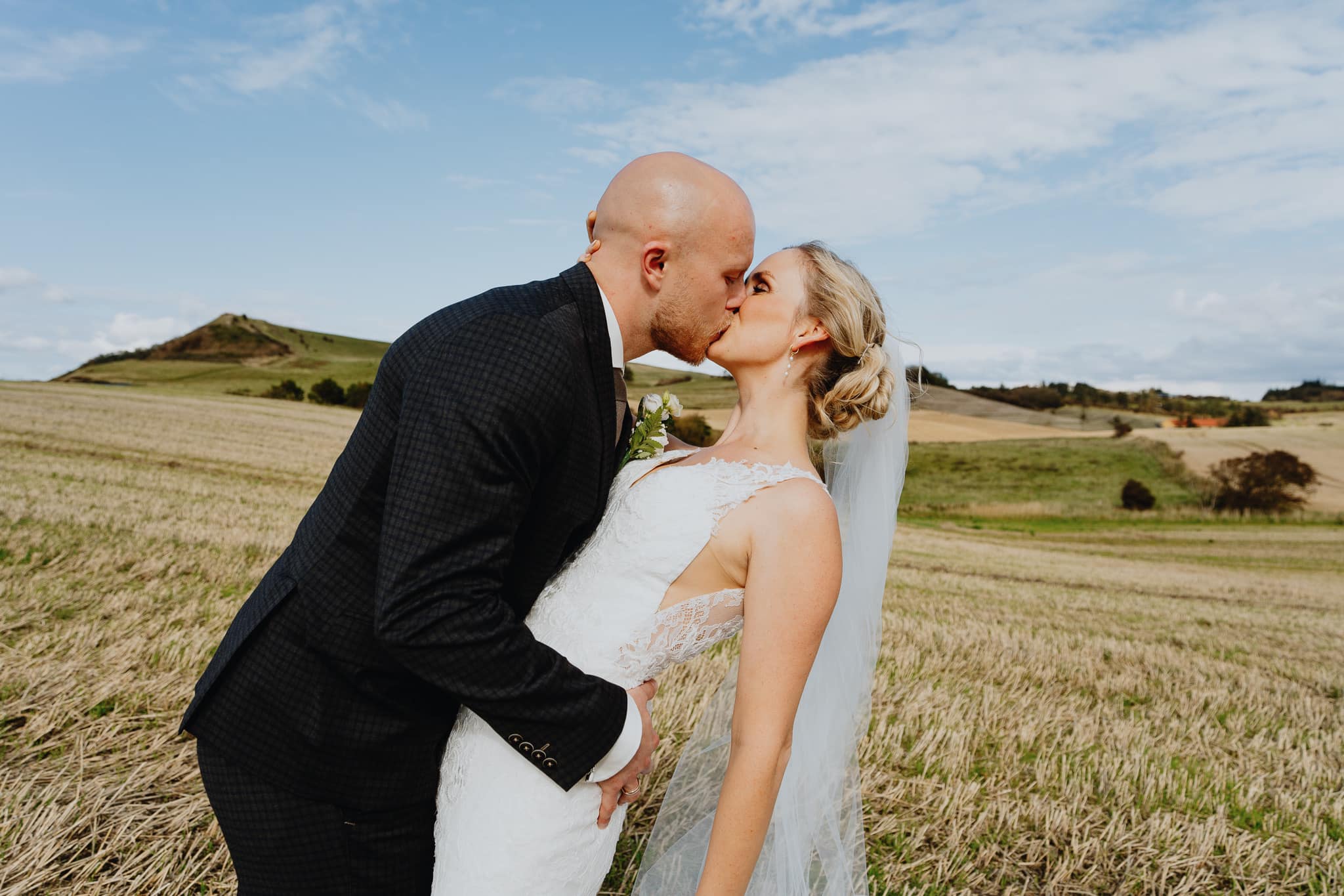 376013904 744376887699896 2398392499336543153 N